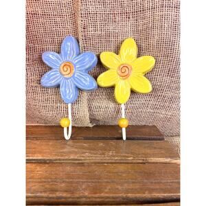 Set of 2 Vintage Decorative Ceramic Daisy Flower Hooks